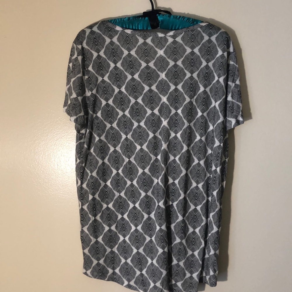 Cute pattern top - Picture 2 of 3